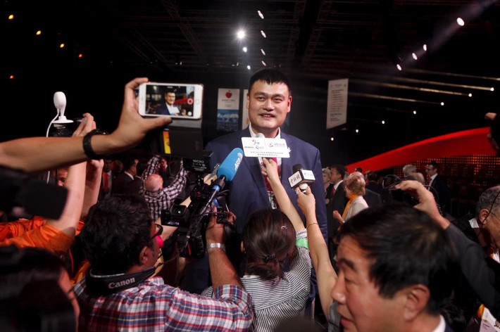 Thành viên đoàn Bắc Kinh, cựu vận động viên bóng rổ Yao Ming trả lời báo chí sau kết quả vòng bỏ phiếu chọn thành phố tổ chức Thế vận hội mùa đông 2022 (tức Olympic 2022).