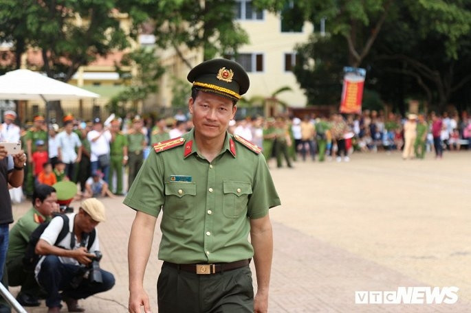 Đại tá Vũ Hồng Văn (SN 1976, quê tỉnh Hưng Yên), ông từng đảm nhiệm chức vụ Phó chính ủy Bộ Tư lệnh Cảnh sát cơ động. Giữa năm 2018, ông được BCA bổ nhiệm làm Giám đốc Công an tỉnh Đắk Lắk (thay thiếu tướng Trần Kỳ Rơi nghỉ hưu theo quy định). (Ảnh: VTC) Điều chưa biết về Giám đốc Công an tỉnh Thái Bình chỉ đạo bắt Đường Nhuệ. (Nguồn: VTC News)