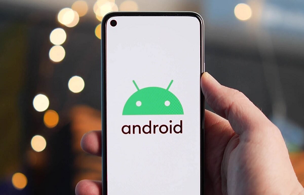 Widget trên Android 12 giờ đây đã trở nên thông minh hơn, có thể hiển thị tối đa hai tiện ích con cùng một lúc trong một hàng, không giống như Smart Stack trên iOS.