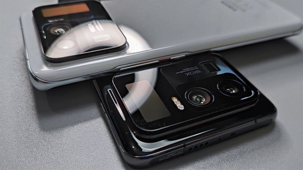 Đặc biệt là camera zoom 48MP với khả năng zoom tới 120X nhờ ống kính tiềm vọng.