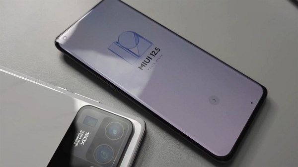 Điều này cho phép người dùng có thể sử dụng camera sau trên Mi 11 Ultra để chụp ảnh selfie, thay vì phải sử dụng camera ở mặt trước.