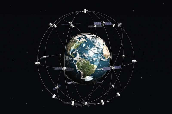 OneWeb đề xuất rằng vệ tinh của họ sẽ bay cao hơn hẳn so với Starlink của SpaceX, từ đó lượng ô nhiễm ánh sáng sẽ giảm. Báo cáo của AAS lại cho thấy vệ tinh càng cao thì chúng sẽ ở lại trong khung hình càng lâu.