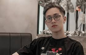 Anh còn là streamer Việt đầu tiên hợp tác với tổ chức Esports tại Hàn Quốc với vai trò sáng tạo nội dung. (Ảnh: Game6)