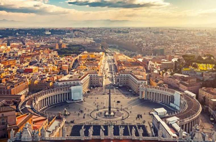 Vatican là nơi đầu tiên và duy nhất trên thế giới mà toàn bộ diện tích lãnh thổ đều được UNESCO công nhận là Di sản văn hóa thế giới.