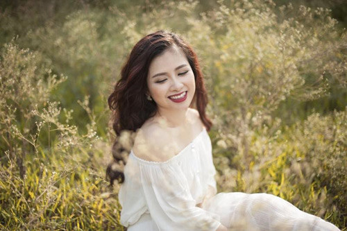Ngay khi nhận được tin nhắn, Dương Hoàng Yến đã vô cùng bức xúc. Cô thẳng thắn chia sẻ, cô thích hàng hiệu thật nhưng thích tự mua cho mình hơn. Điều khiến Dương Hoàng Yến tức giận là vì cô cảm thấy người đưa ra lời đề nghị này quá coi thường giới nghệ sĩ. Ảnh: Danviet.