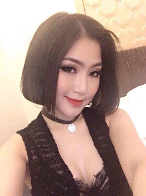 Quán quân The Voice mùa đầu tiên chia sẻ, khi đang ngồi ăn uống cùng bạn bè thì nhận được tin nhắn này. Cảm xúc của Hương Tràm lúc đó là tức giận khi gặp phải một lời làm quen vô cùng khiếm nhã, đồng thời cũng cảm thấy buồn cười. Ảnh: Danviet.
