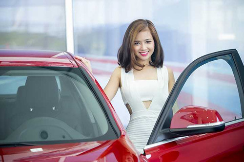 Cách đây vài năm, nữ ca sĩ Dương Hoàng Yến cũng từng nhận được lời đề nghị "rủ đi chơi" và sẽ tặng cô 8.000 USD cùng quà tặng gồm hàng hiệu, điện thoại Iphone, Ipad đắt tiền. Ảnh: Danviet.