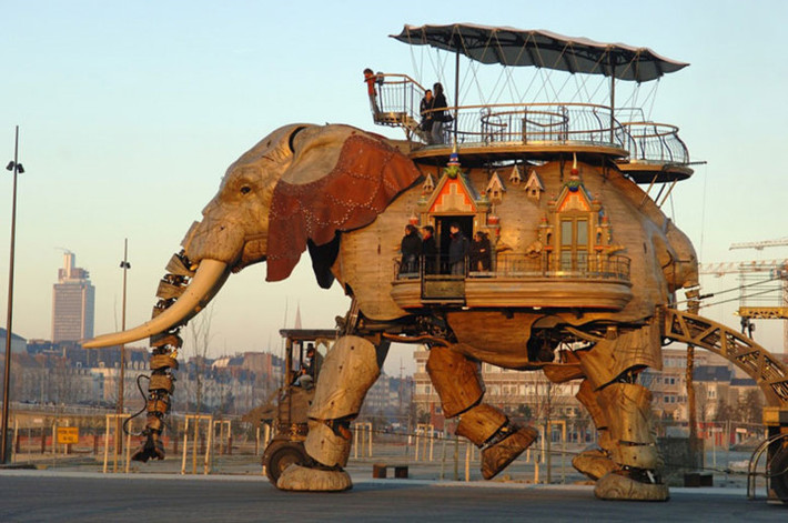 20. Công trình nửa nhà nửa robot ‘The Great Elephant’ tại thành phố Nantes, Pháp, có thể chứa đến 50 người! (Ảnh: beauty-things).
