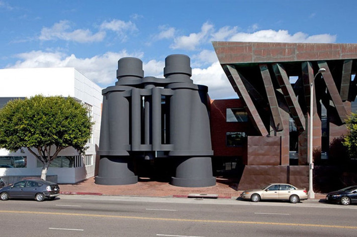 4. Trụ sở công ty quảng cáo Chiat/Day tại tiểu bang California, Mỹ. (Ảnh: ArchitecturalDigest).
