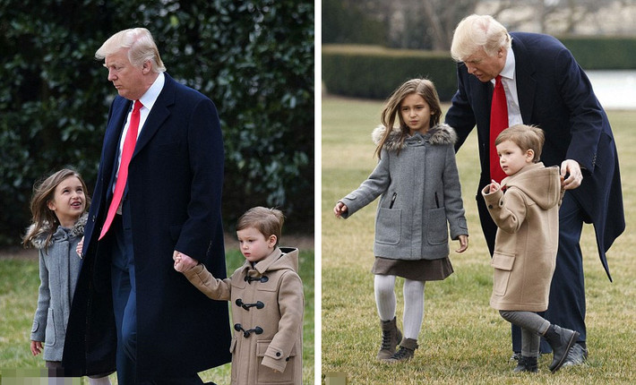 Ngắm hai cháu ngoại xinh như thiên thần của Tổng thống Mỹ Donald Trump trong lúc được ông dắt lên trực thăng ở bãi cỏ phía nam của Nhà Trắng. Ảnh Daily Mail
