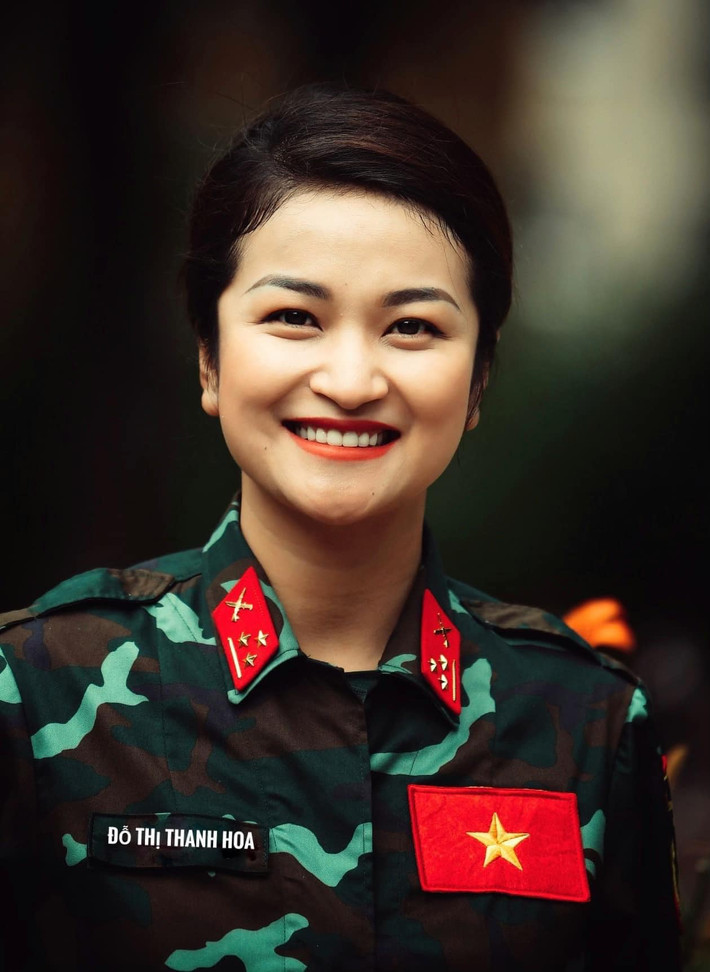 Nữ Thượng uý Đỗ Tố Hoa vừa qua gây chú ý trên MXH khi thể hiện ca khúc dự thi: “Bác Hồ sống mãi với Tây Nguyên” tại Hội thao Quân sự Quốc tế Army Games 2022, ở Liên Bang Nga.