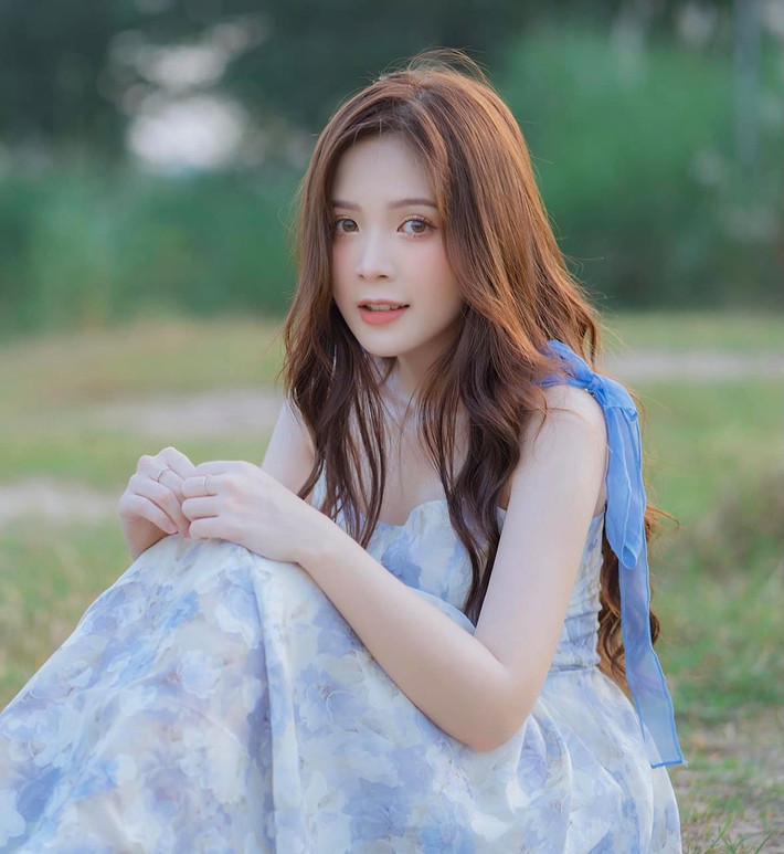 Trên mạng xã hội, nhiều người biết tới Ngọc Huyền với biệt danh “hot girl đồng phục” với hóa thân thành nữ sinh trung học.