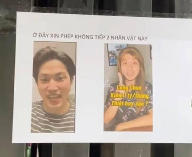 Mới đây trên MXH xuất hiện hình ảnh về một quán ăn làm hẳn bảng hiệu với nội dung từ chối tiếp 2 TikToker review đồ ăn đang ồn ào trên mạng xã hội. Trong ảnh, quán ghi: “Ở đây xin phép không tiếp 2 nhân vật này”.