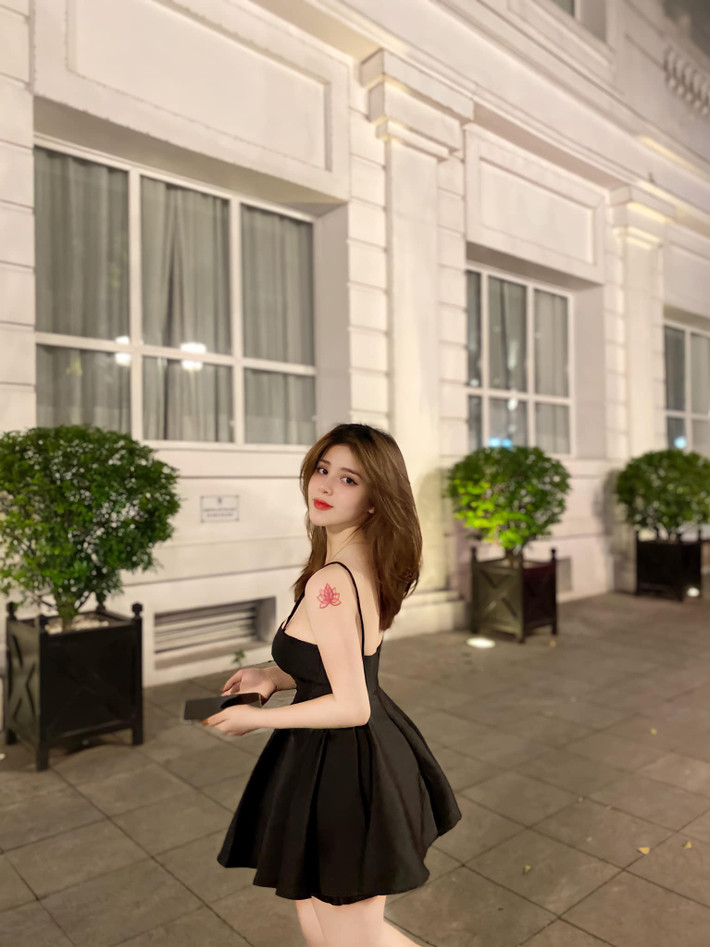 Nhan sắc của Phương Hoa cũng lên đời trông thấy ở thời điểm hiện tại.