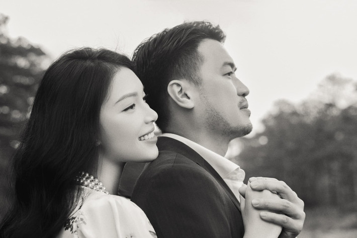 Sau khi xác nhận sẽ kết hôn với thiếu gia Phillip Nguyễn, cuộc sống cũng như mọi hoạt động của Linh Rin đều được cư dân mạng đặc biệt quan tâm.