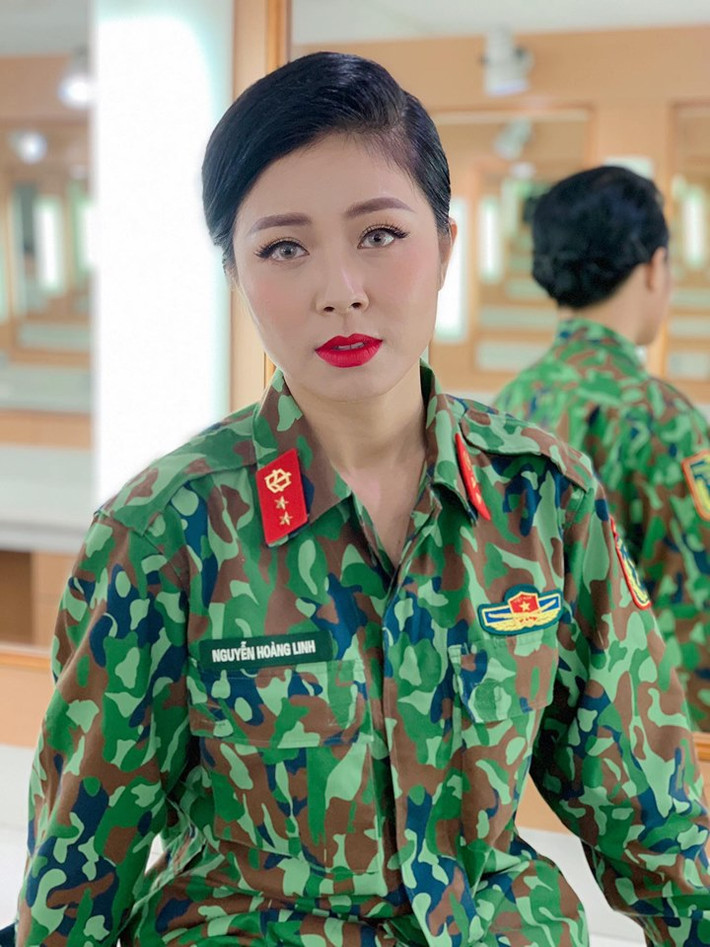 Nữ MC gây ấn tượng bởi chất giọng khỏe khoắn, lối dẫn duyên dáng, hoạt ngôn, đặc biệt là nụ cười tươi tắn.