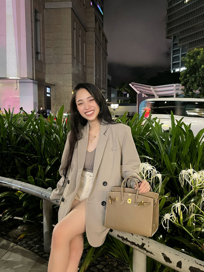 Đặc biệt kể từ khi lấy chồng và sinh con, Joyce Phạm đã nhanh chóng lấy lại vóc dáng thon gọn. Gần đây người đẹp gây chú ý khi liên tục diện trang phục táo bạo.