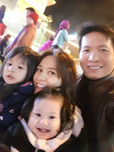 Được biết vợ chồng nữ đại gia có hẳn một dự án thiện nguyện mang tên con gái. Một phần tiền trong lợi nhuận buôn bán sẽ được hai vợ chồng trích ra giúp đỡ hoàn cảnh khó khăn. Ảnh: Tổng hợp