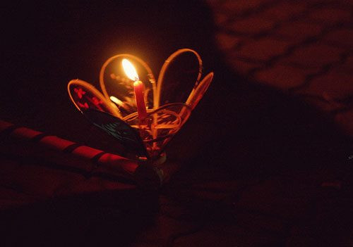 Đèn cù cũng là một trong những món đồ chơi Trung Thu truyền thống có mặt trong thời thơ ấu của nhiều thế hệ người Việt Nam. Ảnh: Tổng hợp