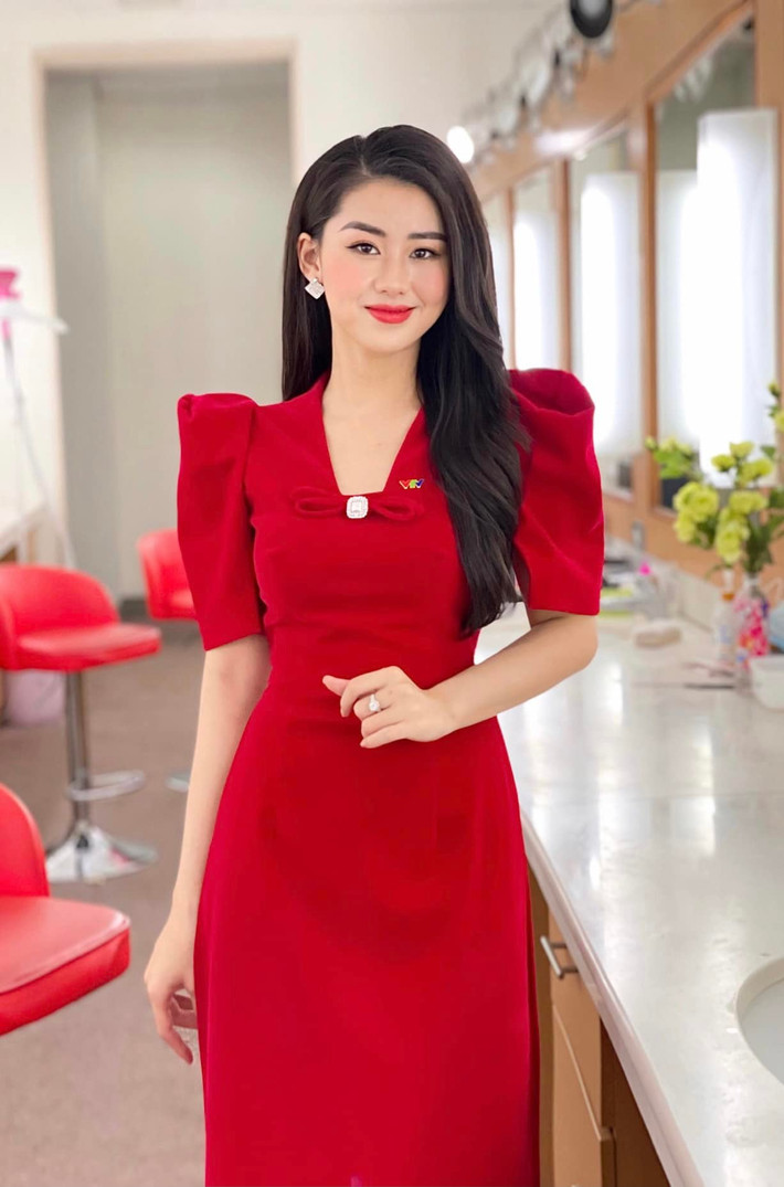 Bên cạnh lối dẫn duyên dáng, ngoại hình xinh đẹp cũng là điểm cộng cho Ngọc Mai.