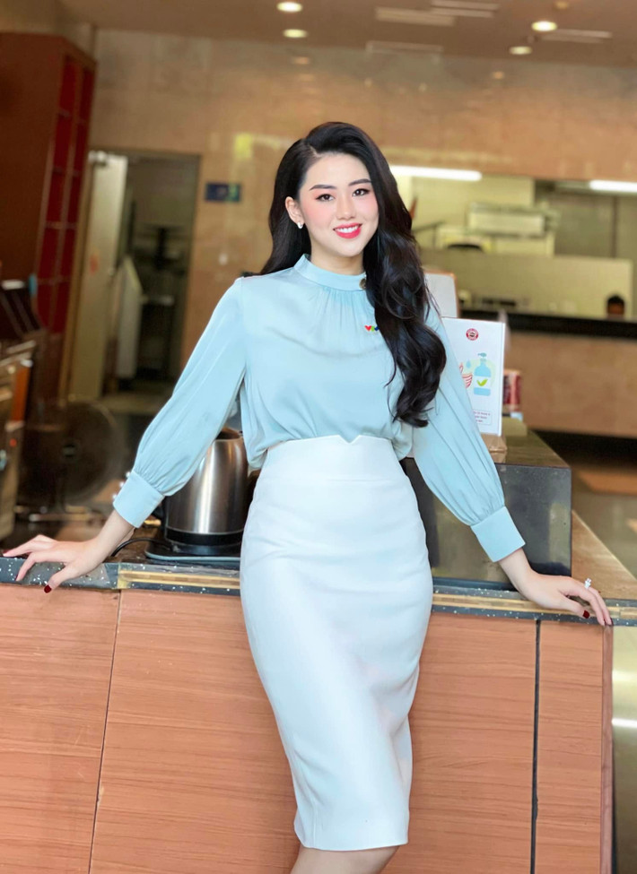 Ở ngoài đời Ngọc Mai sở hữu thân hình nuột nà, gợi cảm, và đó cũng là lợi thế để nữ MC thu hút khán giả xem truyền hình.