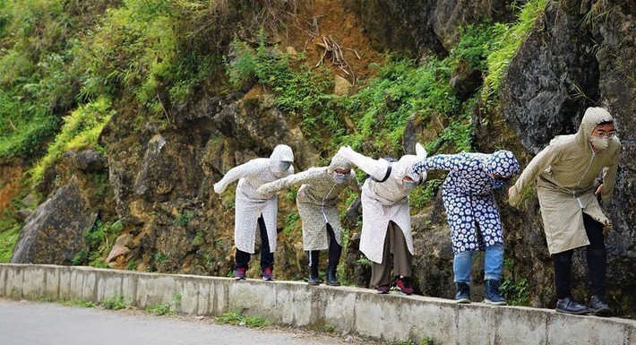 Nhiều người còn cho rằng đây là cách làm đáng học tập, vừa giúp chống nắng hiệu quả, lại không phải suy nghĩ mặc gì đi chơi, một công đôi việc.