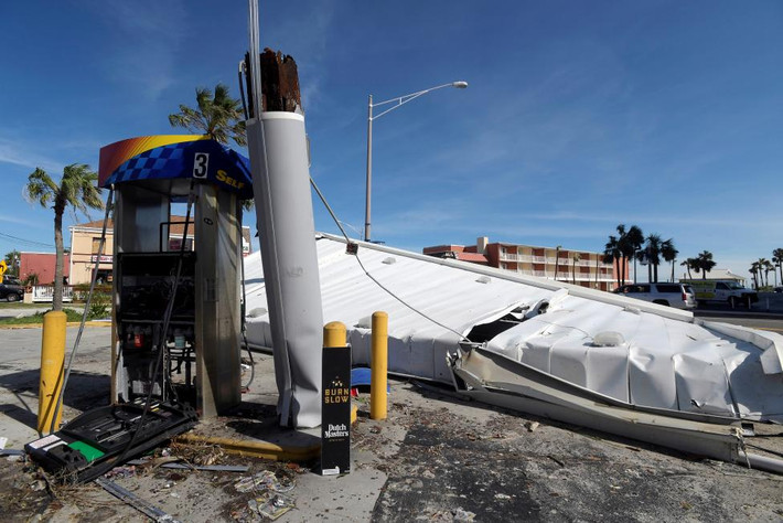 Một trạm đổ xăng ở bãi biển Daytona sau khi bão “mặt quỷ” Matthew quét qua Florida.