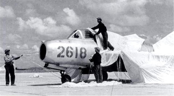 Những máy bay này được xem là "bàn đạp", tiền đề để đào tạo ra những phi công MiG-17 và MiG-21 của Việt Nam sau này. Từng được sản xuất suốt từ năm 1949, tổng cộng có khoảng 13.000 máy bay MiG-15 từng được ra đời và đây được coi là loại máy bay chiến đấu phản lực thành công bậc nhất thế giới. Nguồn ảnh: TL.