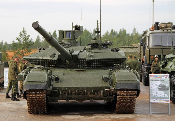 So với phiên bản cũ, T-90M được trang bị hệ thống pháo 125mm 2A46M với hệ thống ổn định nòng pháo và cơ chế chống giật cải tiến sâu. Nguồn ảnh: Defence-blog.