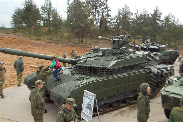 Ngoài ra, khẩu pháo chính của T-90M cũng vẫn có khả năng triển khai tên lửa chống tăng 9K119 để tăng hiệu quả và tầm tiêu diệt xe tăng đối phương trên chiến trường. Nguồn ảnh: Defence-blog.