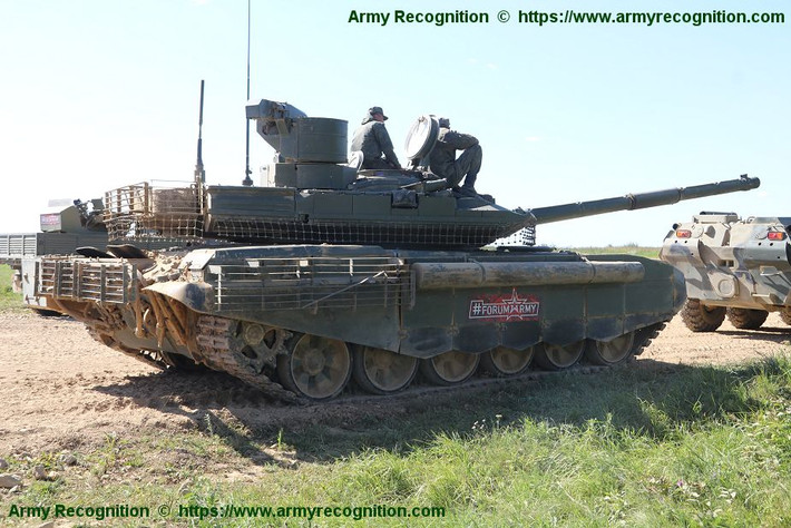 So sánh với T-90A, điểm mạnh của T-90M đó là nó có tháp pháo hàn hoàn toàn cùng với thiết kế giáp phản ứng nổ đặt với các mô-đun chờ đặt xung quanh tháp pháo. Nguồn ảnh: Defence-blog.