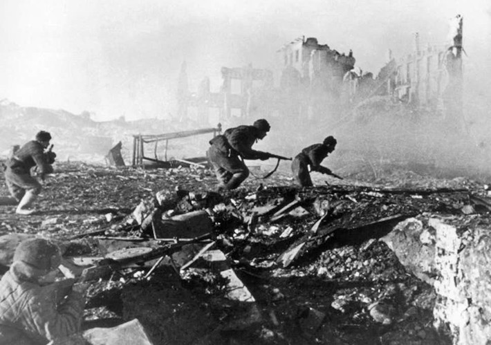 Dù cuộc chiến tranh này với người Liên Xô chỉ kéo dài từ năm 1941 cho tới năm 1945, tuy nhiên Liên Xô lại là quốc gia đổ máu nhiều hơn bất cứ đất nước châu Âu nào khác. Nguồn ảnh: RYMB.