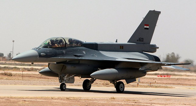 Bên cạnh đó, quân đội Iraq cũng "nổi tiếng" với việc bỏ của chạy lấy người, nhiều loại vũ khí tối tân trong tay quân đội này đã bị bỏ lại không thương tiếc sau những cuộc rút lui chóng vánh khi đối mặt với khủng bố. Nguồn ảnh: Pinterest.