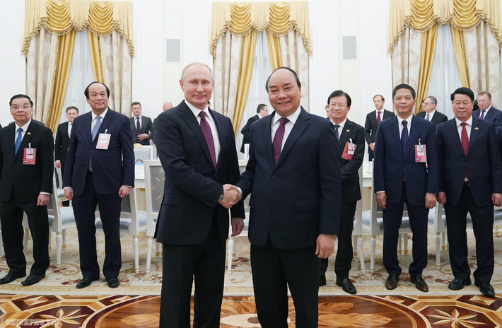 Thủ tướng Nguyễn Xuân Phúc hội kiến Tổng thống Nga Vladimir Putin.