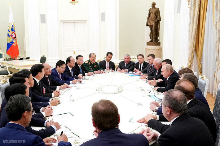 Thủ tướng Nguyễn Xuân Phúc hội kiến Tổng thống Putin.
