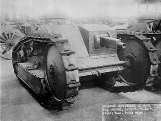 Xe tăng hạng nặng Ford 3-Ton M1918 do Mỹ sản xuất được cho là sẽ phục vụ cuộc chiến vào năm 1919 với 15.000 đơn đặt hàng nhưng chỉ có 15 chiếc được chế tạo và người ta hầu như không có nhiều thông tin về khả năng tác chiến của siêu tăng này.