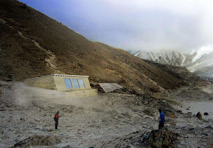 Ngoài rác thải, những người tham gia dọn sạch đỉnh Everest đang phải đối mặt thêm thách thức mới: Tình trạng biến đổi khí hậu. Với nhiệt độ nóng dần lên, băng trên ngọn Everst dần tan chảy ngày một nhiều và hé lộ thi thể của những người leo núi mất tích trong quá khứ. Theo Tshering Sherpa, cựu chủ tịch Hiệp hội Leo núi Nepal, số thi thể được phát hiện mới mật độ ngày một dày hơn trong thời gian gần đây. Ảnh: Mount Everest Biogas Project.