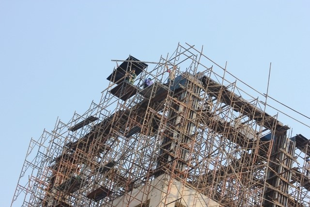Hơn 1 tuần sau khi tai nạn xảy ra, chúng tôi phải vất vả lắm mới "đột nhập" vào được “đại công trường” này bởi sự quản lý rất chặt chẽ của người gác cổng.