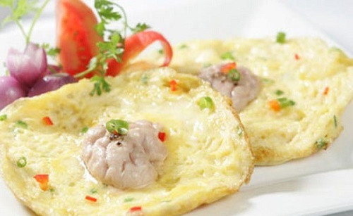 Óc lợn và trứng gà: Óc lợn rán cùng trứng gà sẽ làm tăng lượng cholesterol trong máu khiến trẻ em dễ mắc các bệnh tim mạch hơn trong tương lai.