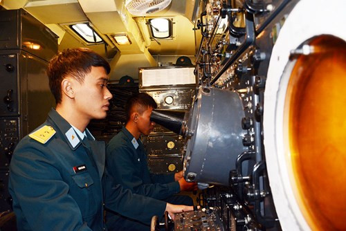 Chiếc máy bay B-52 của Không quân Mỹ rơi xuống đình Hữu Tiệp, làng hoa Ngọc Hà (Hà Nội) khi chưa kịp thả một quả bom nào. Đây là chiến công lớn của Tiểu đoàn 72 trong kháng chiến chống Mỹ nói chung cũng như Chiến dịch Hà Nội - Điện Biên Phủ trên không năm 1972.