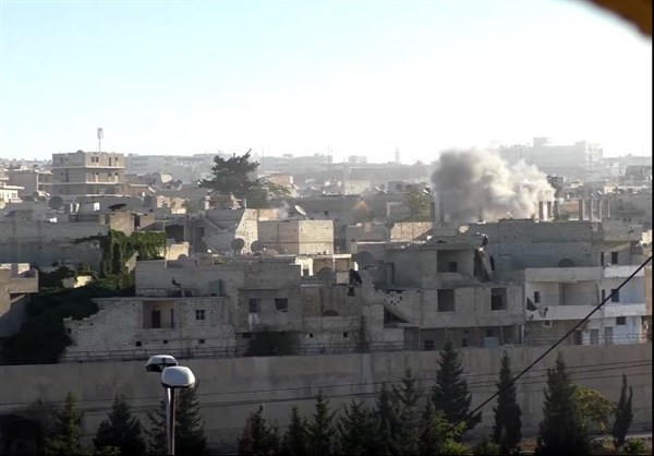 Ngọn khói đen bốc lên không trung trong lần giao tranh giữa quân Syria và khủng bố.
