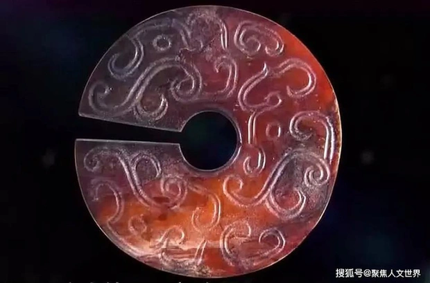 Những món đồ này đã tồn tại từ thời kỳ Xuân Thu Chiến Quốc, hơn 2.000 năm trước và có giá trị lên đến 200.000 NDT (khoảng 700 triệu VNĐ).