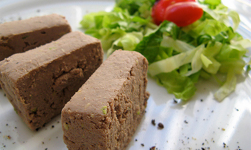 Nhiều bà nội trợ lại tạo ra thành phẩm pate không có màu nâu đỏ.