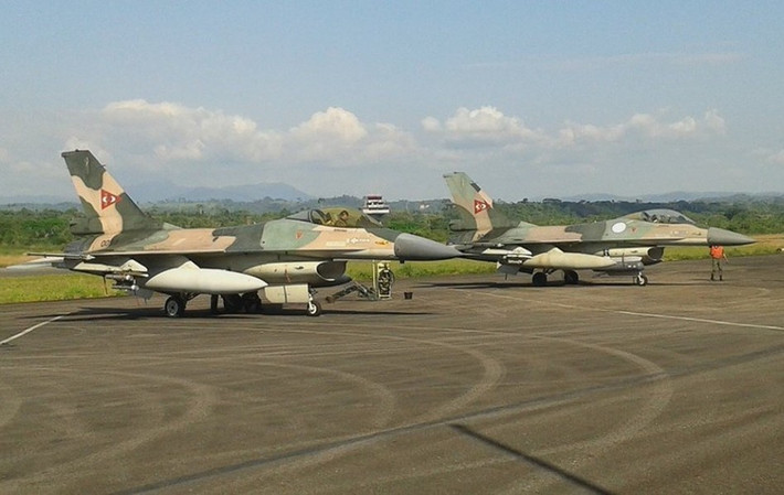 Nguyên nhân dẫn đến thay đổi trên bắt nguồn từ việc nhà sản xuất General Dynamics cho rằng Iran định giá máy bay của mình quá thấp, quá trình đánh giá lại của Lầu Năm Góc sau đó mang đến một con số thực tế hơn nhiều.