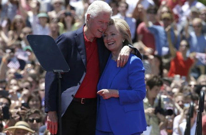Cho tới nay, cựu Đệ nhất phu nhân Mỹ Clinton là người đầu tiên và duy nhất mà FBI lấy dấu vân tay.