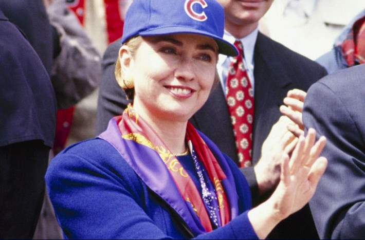 Ít ai biết rằng, bà Clinton còn là một người yêu thích bộ môn bóng chày. Đội bóng chày ruột của bà chính là Chicago Cubs.