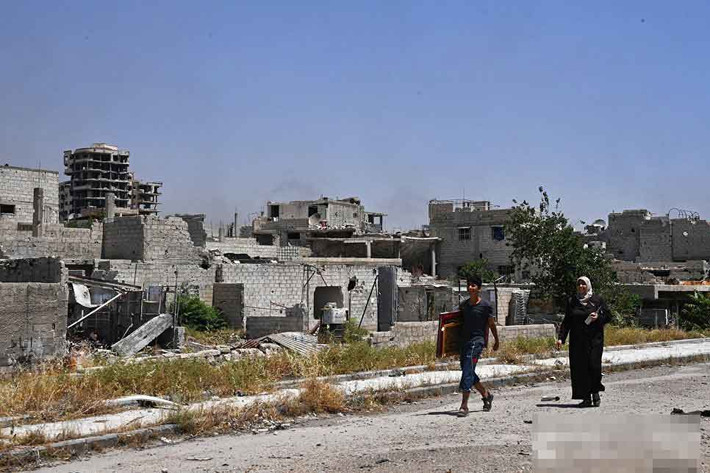 Ngày 15/5, nhóm phiến quân cuối cùng đã rời khỏi khu dân cư al-Qaboun ở đông Damascus, đánh dấu vùng này hoàn toàn giải phóng.