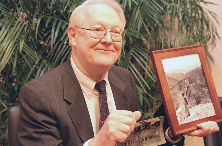 Hôm 19/2/2016, cựu nhân viên Bộ Ngoại giao Mỹ Richard Garrison đã trao tặng bộ ảnh đen trắng ghi lại cuộc sống thường nhật ở Trung Quốc hồi thập niên 1930 với hi vọng chúng sẽ giúp nhiều độc giả tiếp cận với chúng.