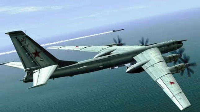 Không quân Ukraine ngày 24/3 đưa tin, lực lượng Nga đã phóng 29 tên lửa Kh-101/Kh-555 từ máy bay chiến lược Tu-95MS, cùng với 28 máy bay không người lái Shahed-136/131 từ Primorsko-Akhtarsk, Krasnodar Krai và Mũi Chauda ở bán đảo Crimea. Lực lượng phòng không Ukraine thông báo đánh chặn 18 tên lửa Kh-101/555 và 25 máy bay không người lái Shahed trên các khu vực bao gồm Dnepropetrovsk, Kherson, Mykolaiv, Odesa, Sumy, Kyiv, Volyn và Lviv.