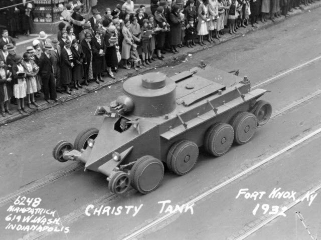 Xe tăng Christie phiên bản M1931 với hệ thống bánh lốp không cần dùng xích đã lập kỷ lục tốc độ tối đa lên tới 165 km/h. Nguồn ảnh: Tankar.